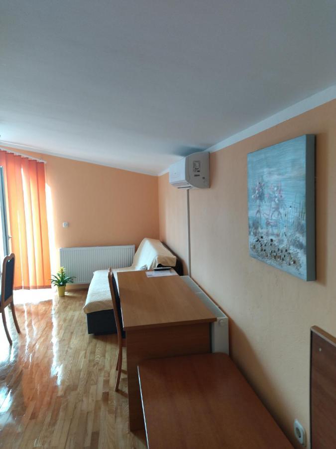 Apartments Veni Up 스타리그라드 파클레니차 외부 사진